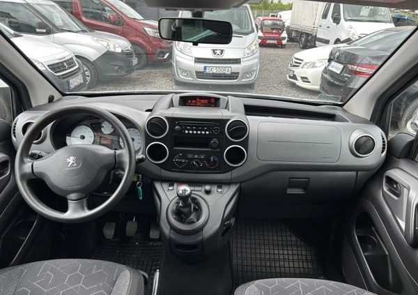 Peugeot Partner cena 47900 przebieg: 112000, rok produkcji 2017 z Góra Kalwaria małe 211